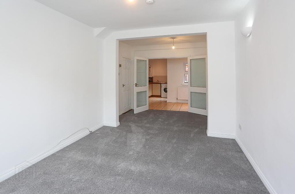 Photo 5 of 29 Olympia Drive, Belfast