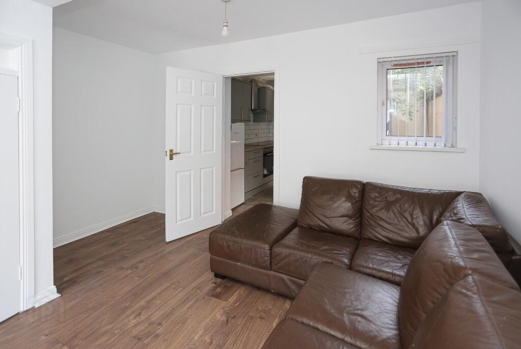 Photo 7 of 16 Empire Parade, Belfast