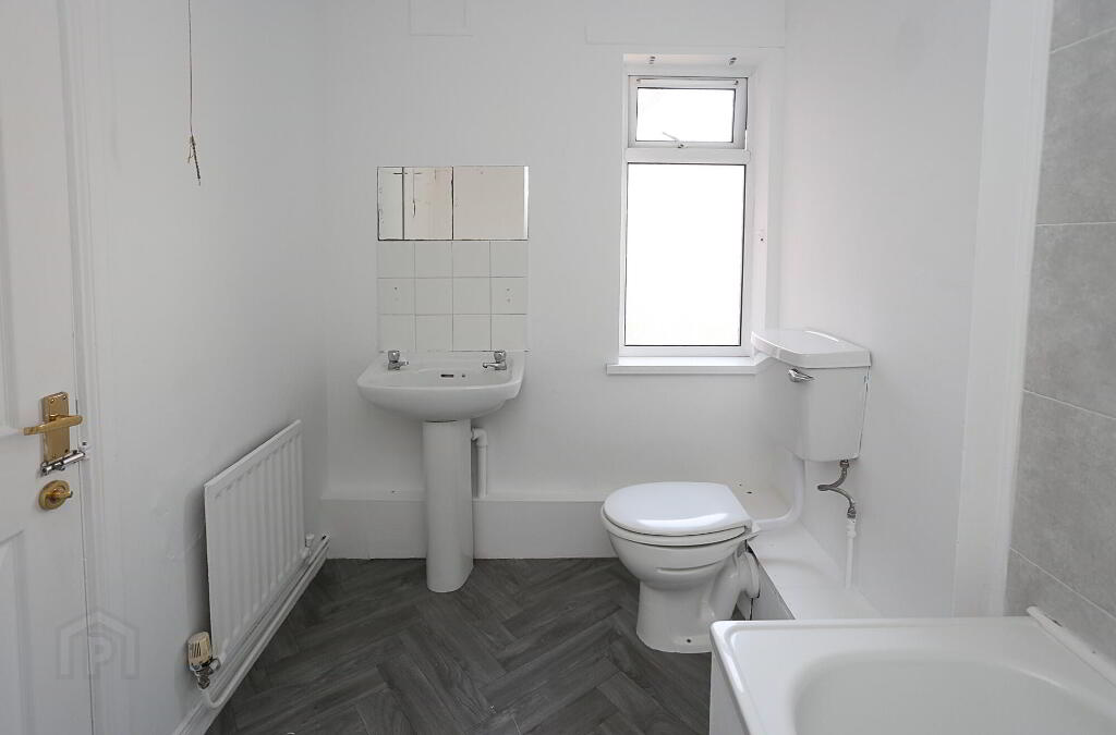 Photo 24 of 16 Empire Parade, Belfast