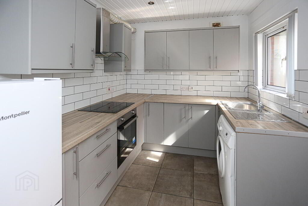 Photo 9 of 16 Empire Parade, Belfast