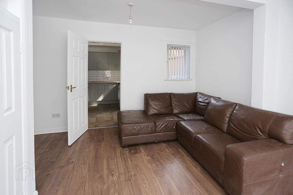 Photo 6 of 16 Empire Parade, Belfast