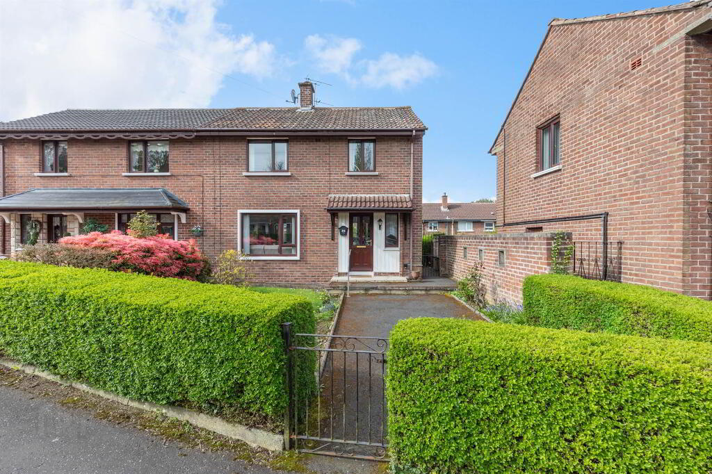 37 Knockwood Crescent, Belfast, BT5 6GE