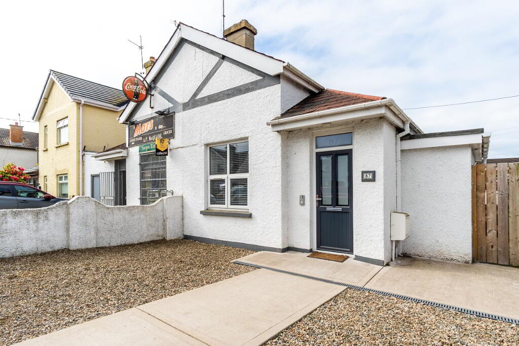 Photo 1 of 87 Lake Street, Lurgan