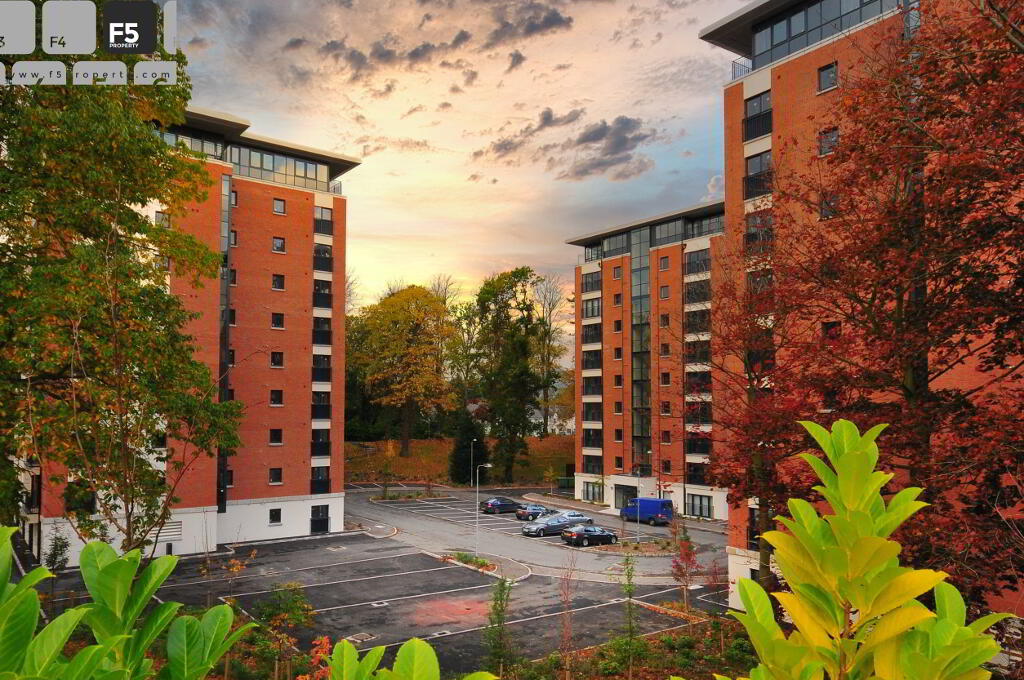 5 Luna Building- Exterior