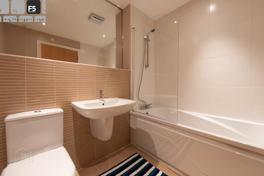 5 Luna Building-Bathroom