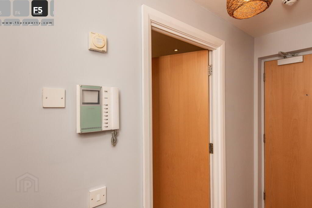5 Luna Building-Hallway