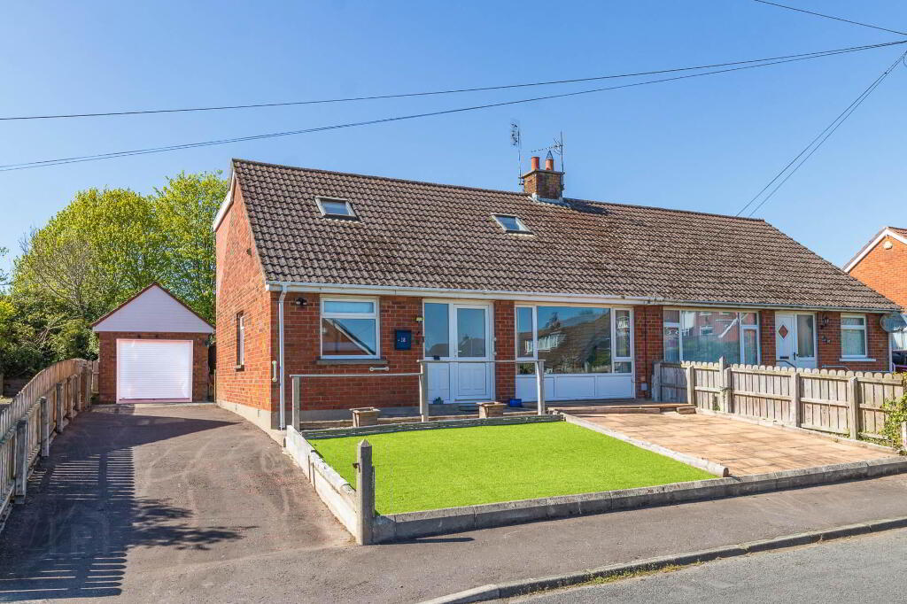 Photo 2 of 18 Shiralee Drive, Newtownards