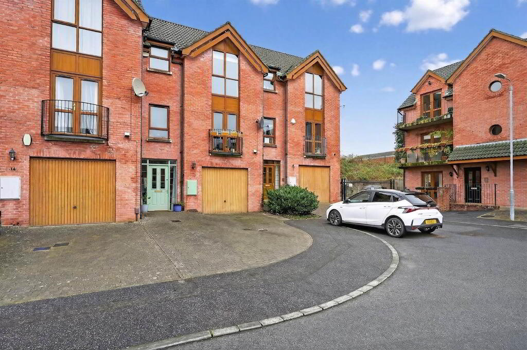 16 Annadale Square, Belfast, BT7 3LT