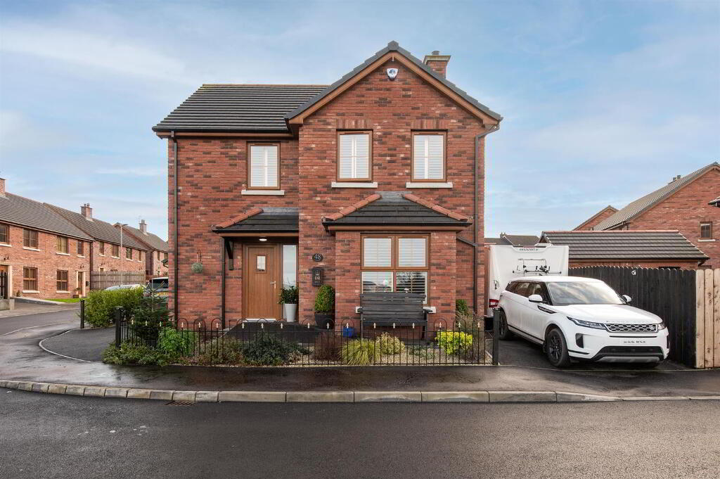 48 Cloverdale, Dromore, Blackskull, BT25 1GX