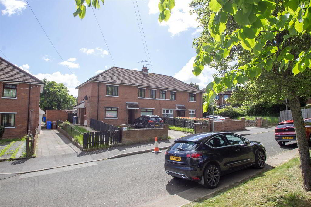 Apt, 190 Bingnian Drive, Glen Road, Belfast, BT11 8JD
