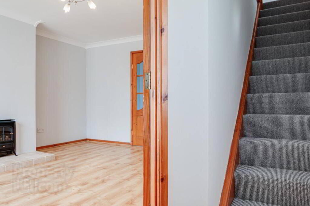 Photo 4 of 36 Meadowvale Crescent, Bangor