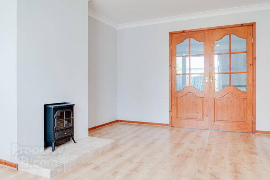 Photo 5 of 36 Meadowvale Crescent, Bangor