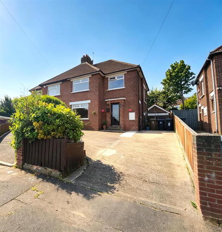 32 Sarajac Crescent, Belfast, BT14 6SD
