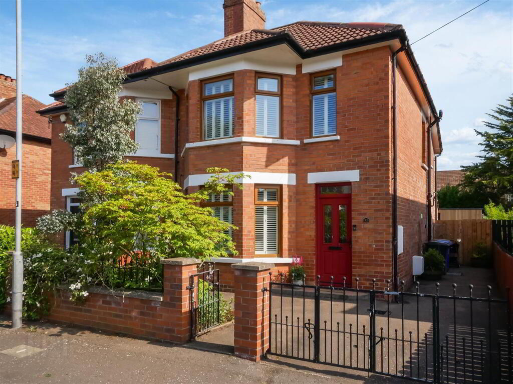 32 Queensberry Park, Rosetta, Belfast, BT6 0HN