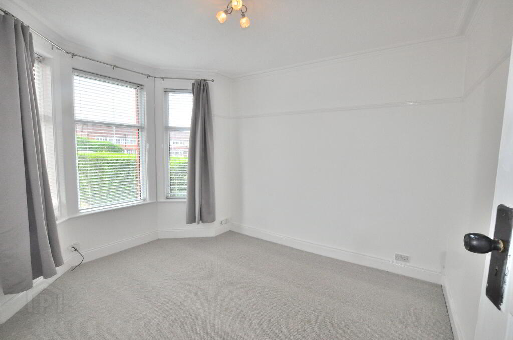 Photo 3 of 426 Castlereagh Road, Belfast