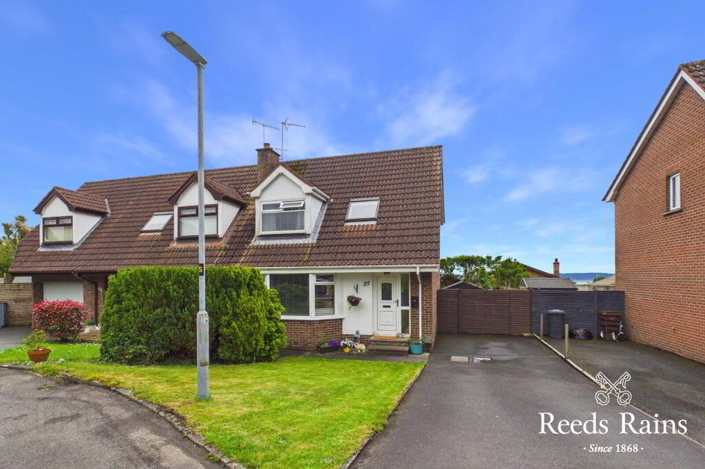 25 Hillview Crescent, Carrickfergus, BT38 8YR