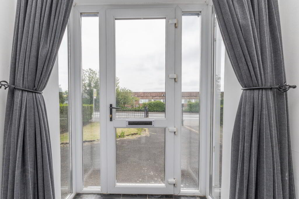 Photo 3 of 428 Castlereagh Road, Belfast