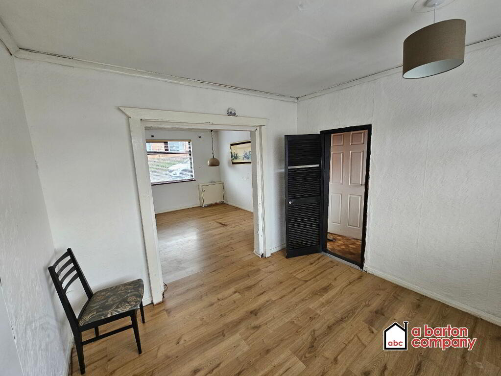 Photo 3 of 33 Queens Crescent, Glengormley, Newtownabbey