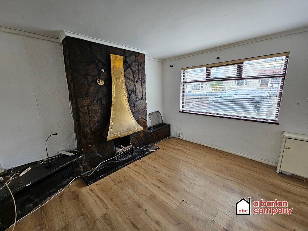 Photo 2 of 33 Queens Crescent, Glengormley, Newtownabbey