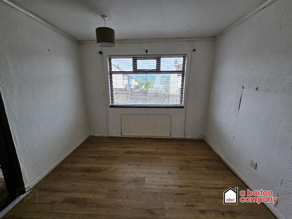 Photo 4 of 33 Queens Crescent, Glengormley, Newtownabbey