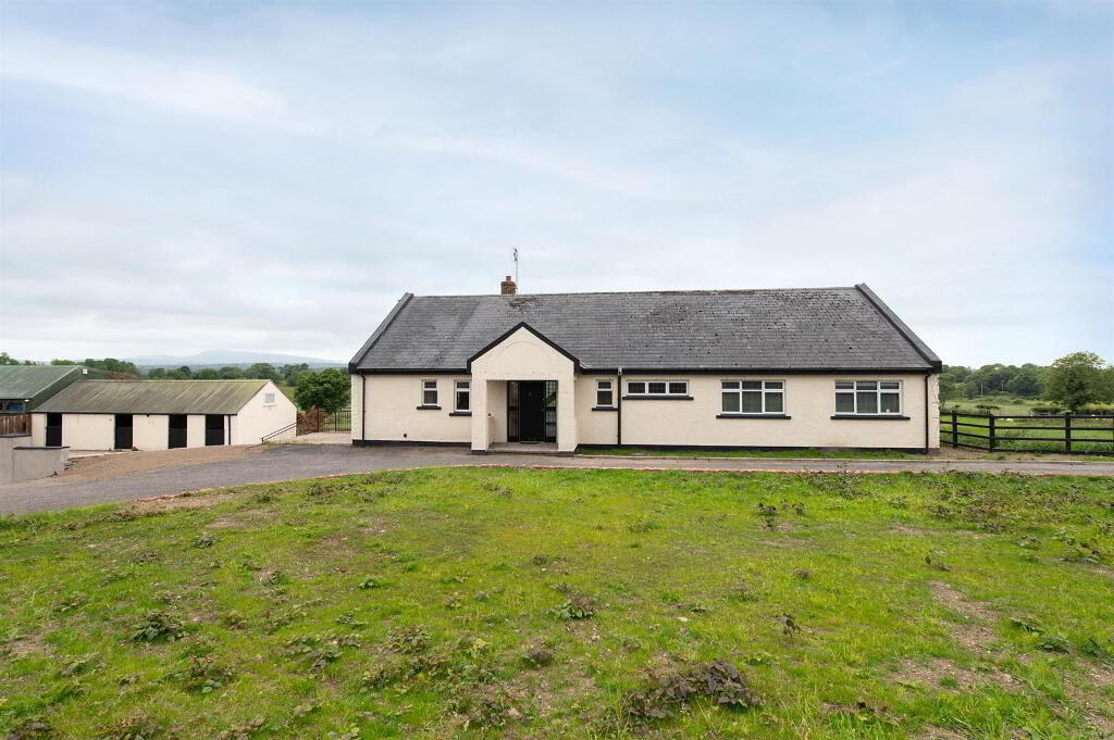 76 Magheraknock Road, Ballynahinch, BT24 8TJ