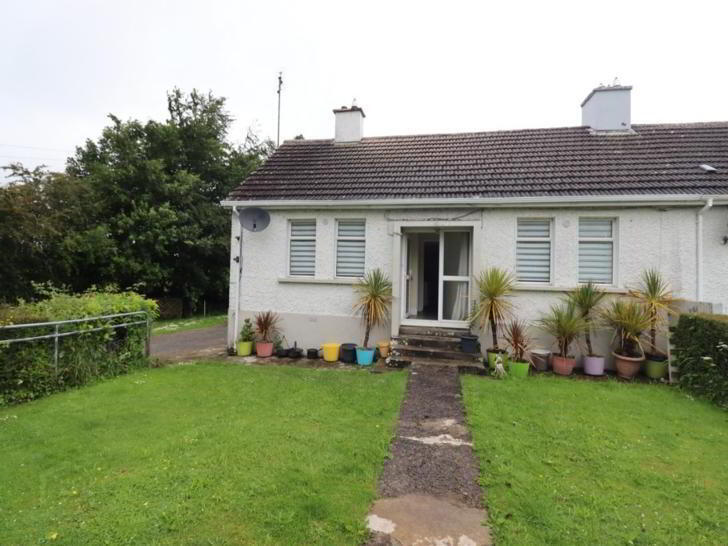 Moate, Oldcastle, A82N280