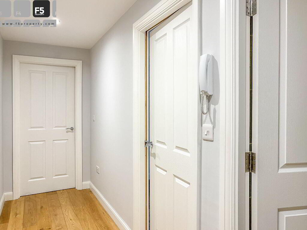 120-4 Upper Newtownards Road - Hallway