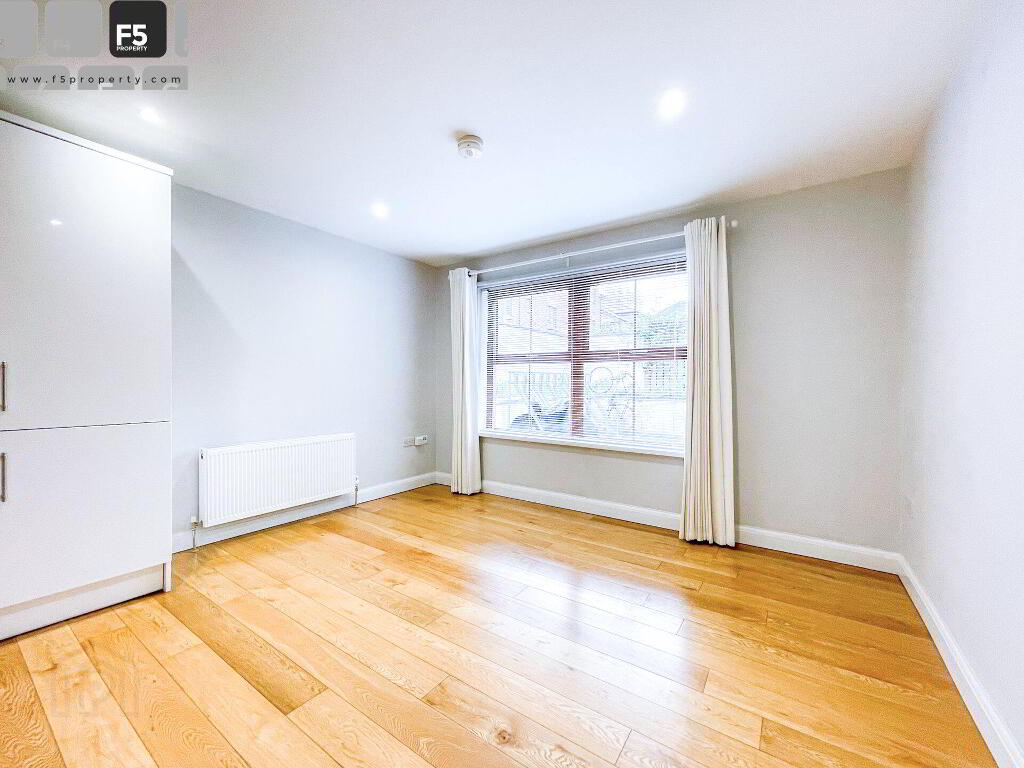 120-4 Upper Newtownards Road - Lounge 2