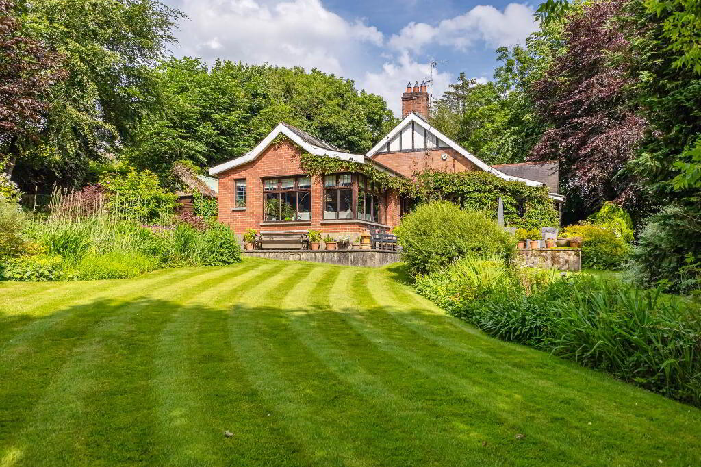 12 Ballyclough Road, Lisburn, BT28 3UY