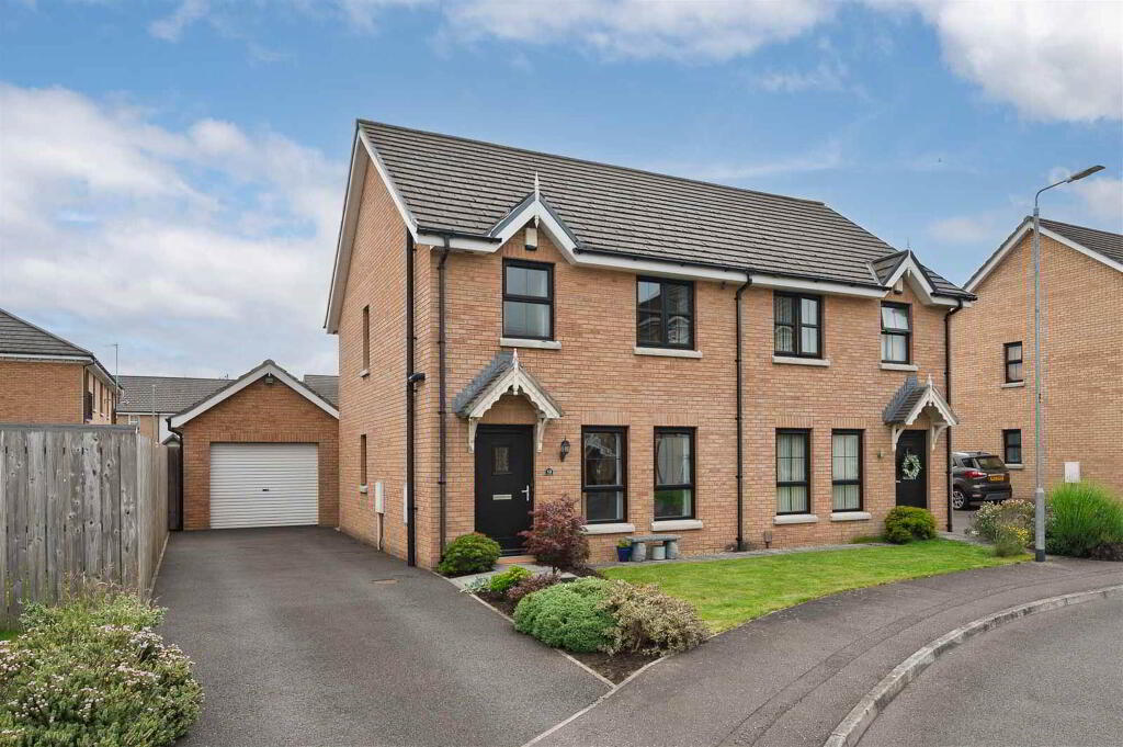 52 Mornington Gardens, Lisburn, BT28 2WB