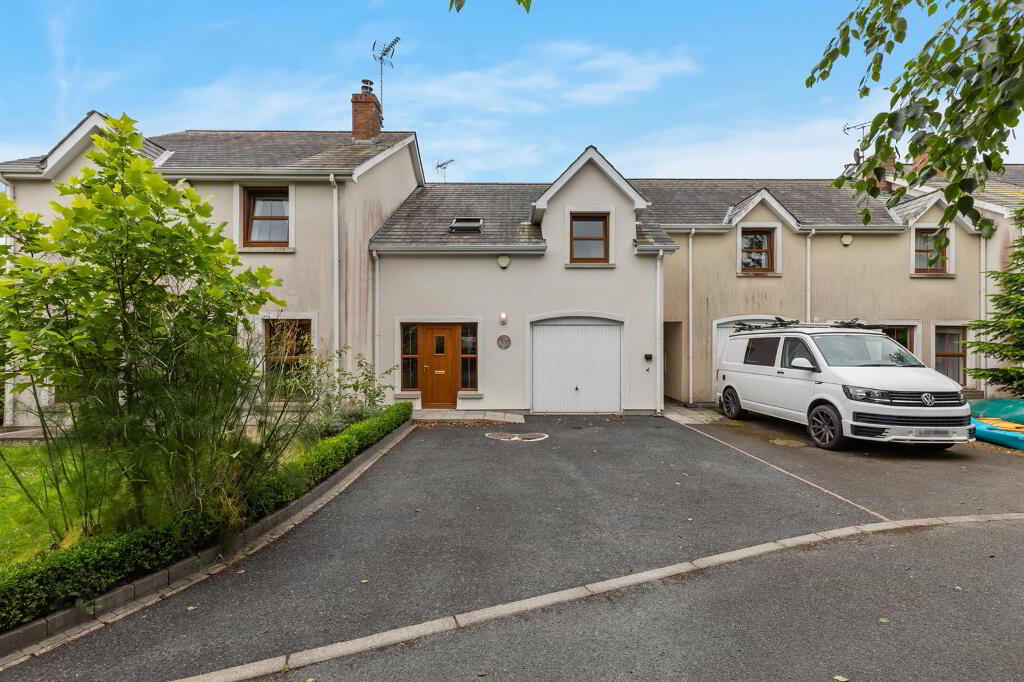 8 The Meadows, Crossgar, Downpatrick, BT30 9GT