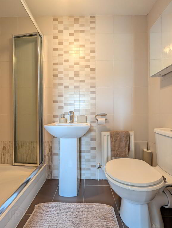 Photo 7 of 33 Brooklands Grove, Newcastle