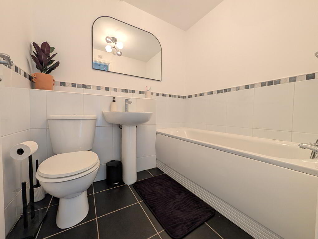 Photo 9 of 33 Brooklands Grove, Newcastle