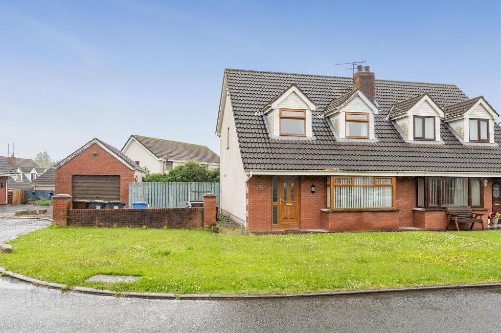 9 Laurel Close, Darragh Cross, Ballynahinch, BT24 7PN