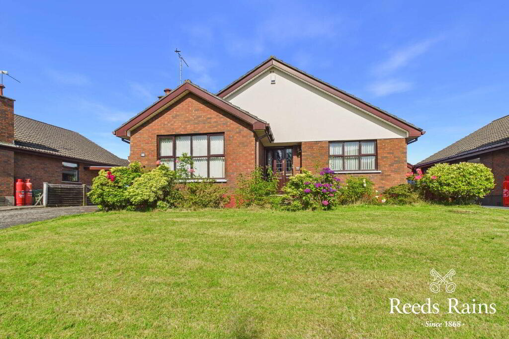 32 Carrowreagh Gardens, Dundonald, Belfast, BT16 1TW