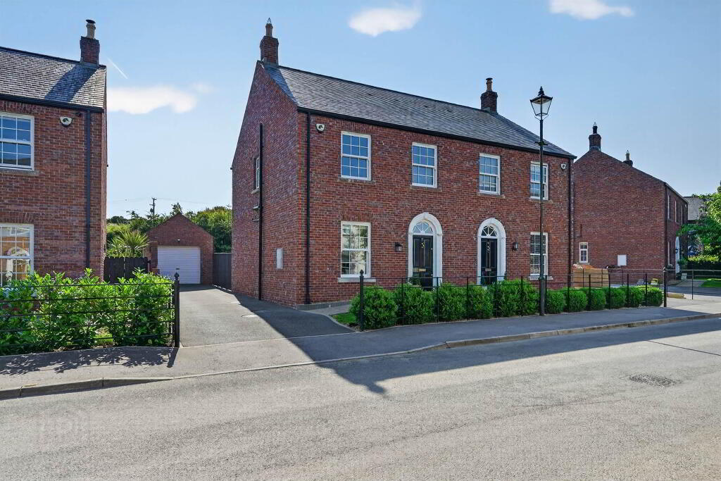 5 Farriers Green, Hillsborough, BT26 6GW