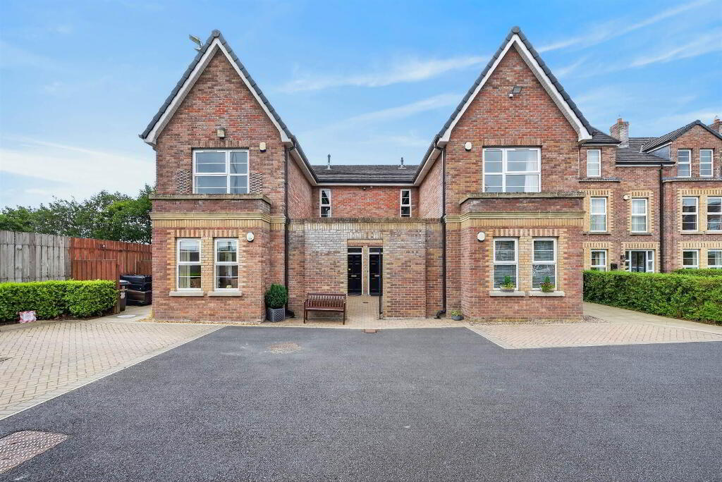 32 Strathearn Lane, Belfast, BT4 2BT