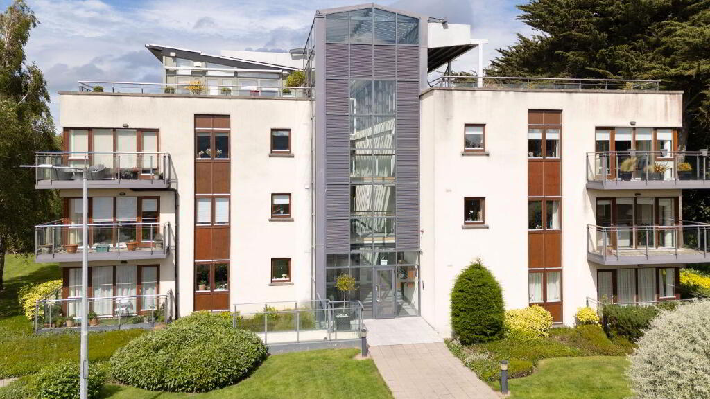 Apartment 2 Kelston Hall, Foxrock, Foxrock, D18T025