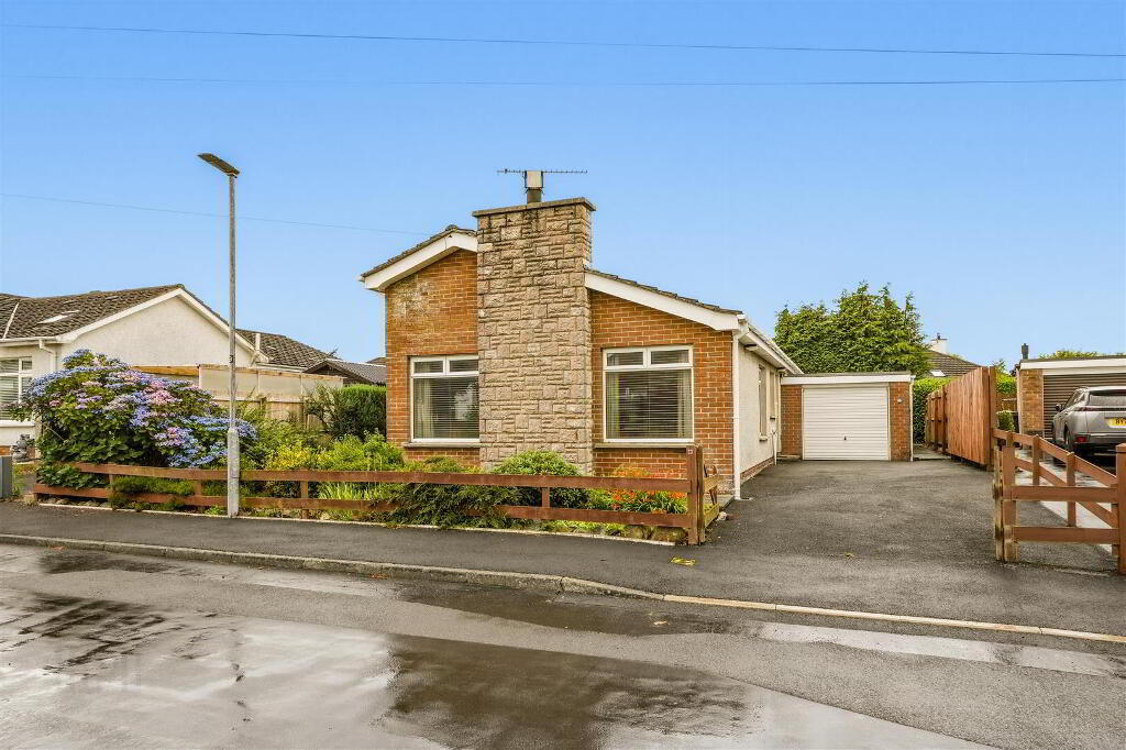 17 Moyra Park, Saintfield, BT24 7BG