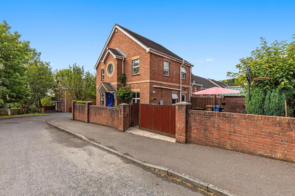 1 Wolfhill Manor, Belfast, BT14 8DE