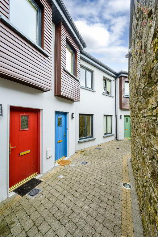 5 The Shambles, Allen Square, Bandon, P72FE06