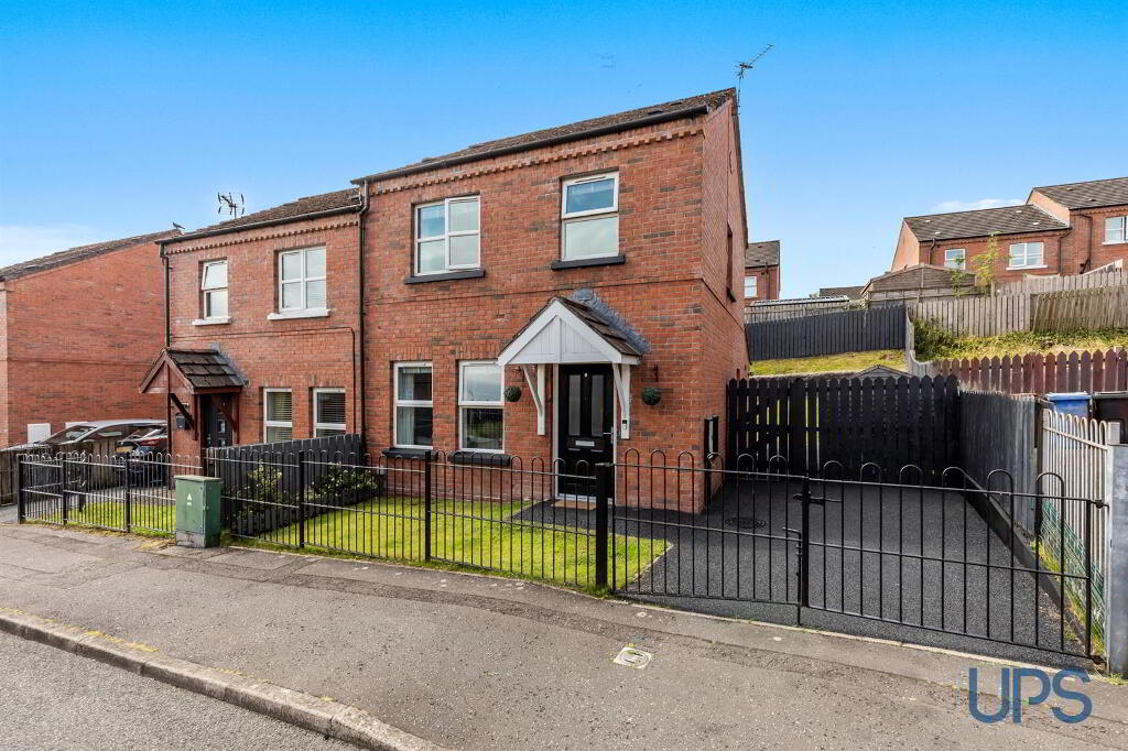 9 Lagmore Rise, Dunmurry, Belfast, BT17 0GG