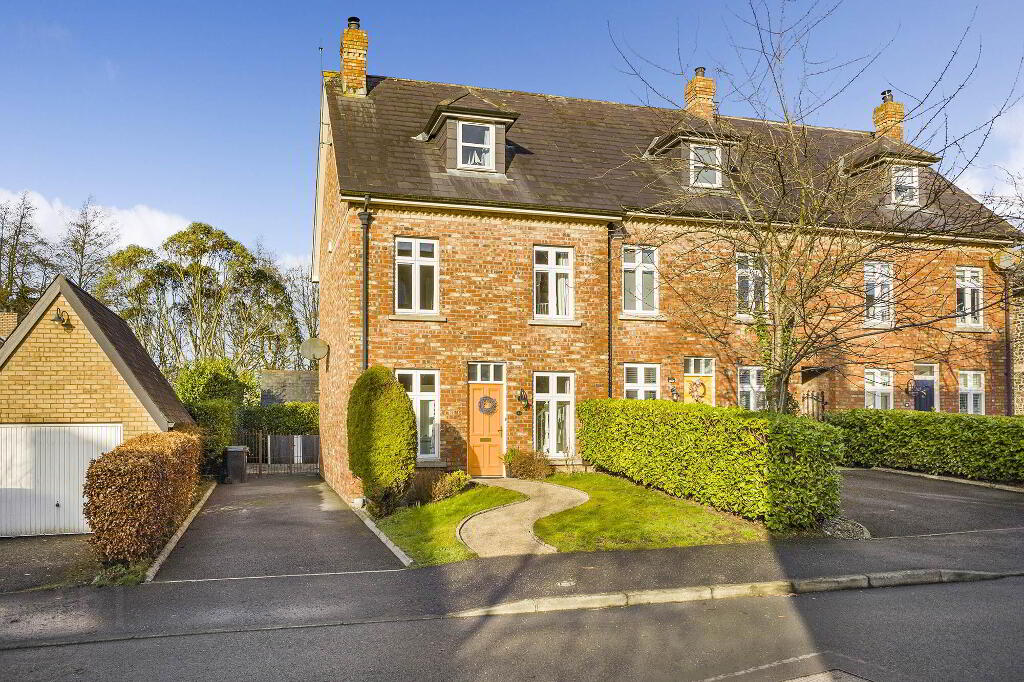 33 Governors Gate, Hillsborough, BT26 6FE
