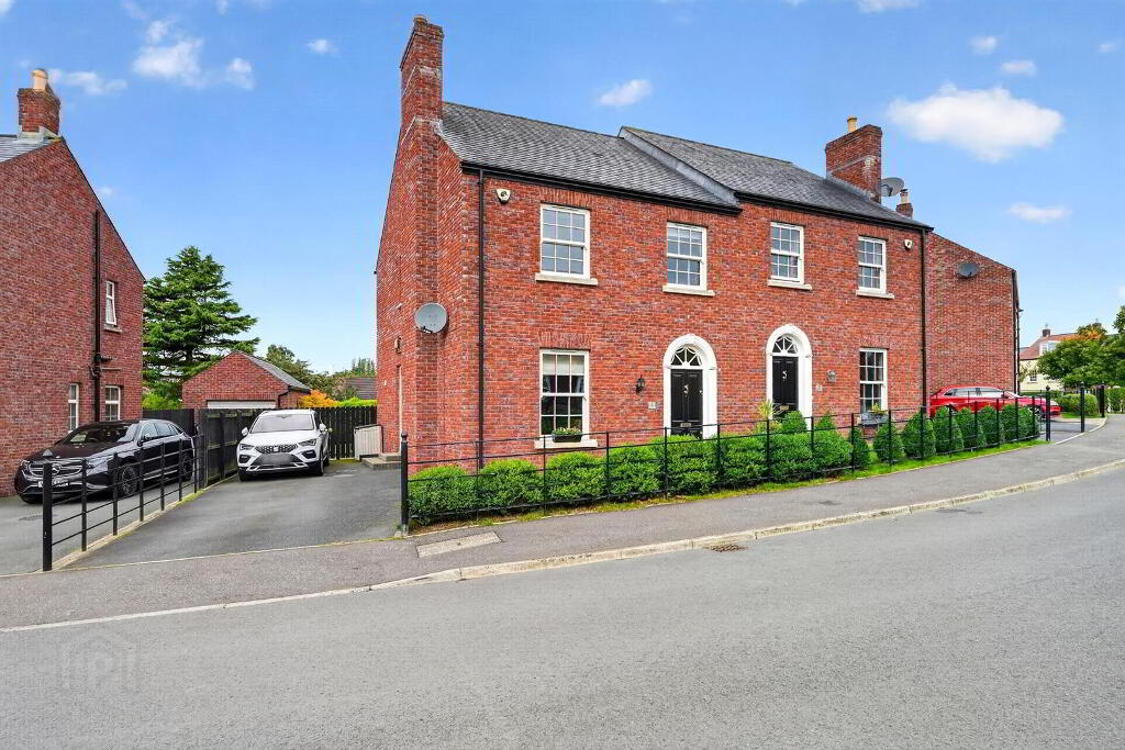 5 Breton View, Lisburn, BT28 3YF