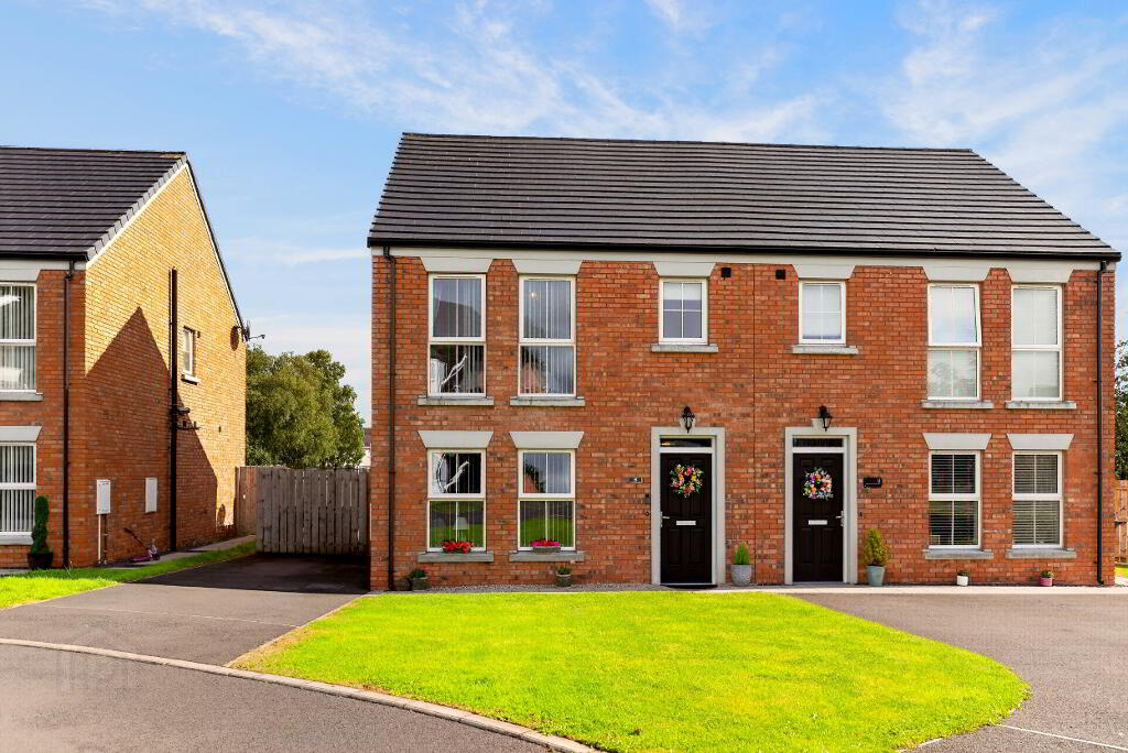 8 Foxton Wood Hill, Ballymena, BT42 4FB