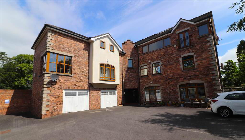 2 Bedroom Flat in BT28 3GZ