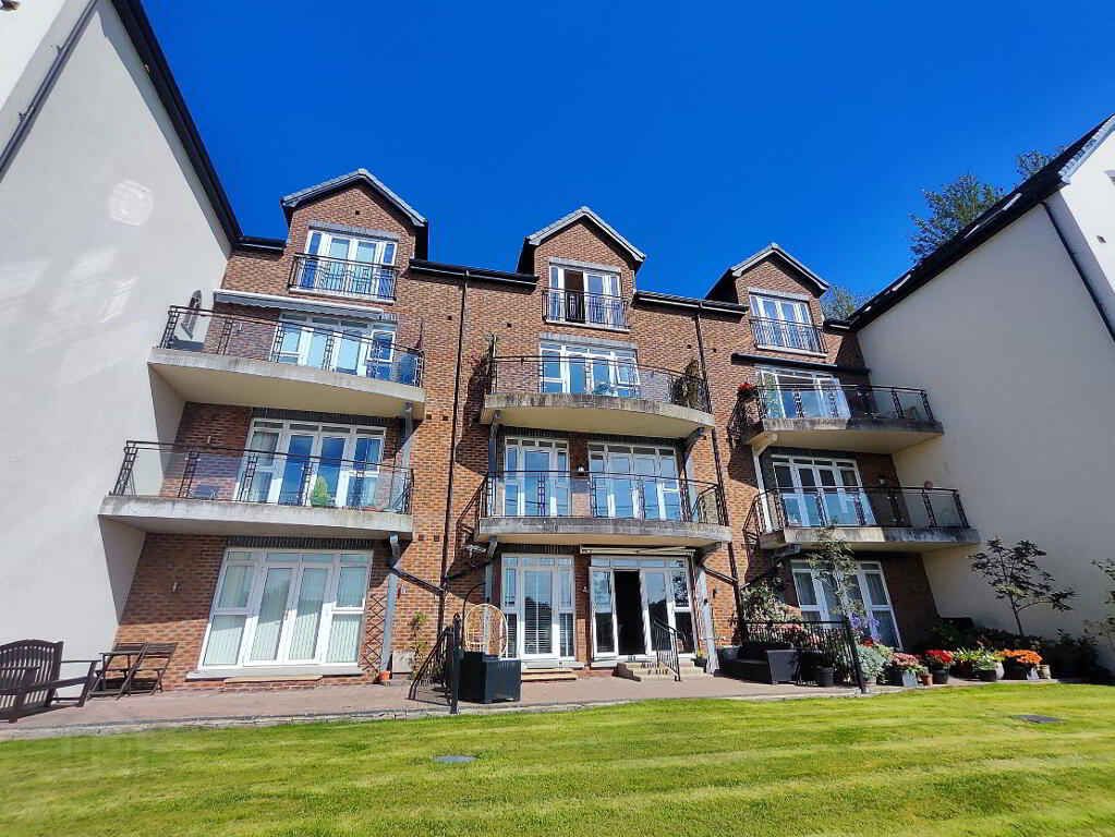 3 Bedroom Flat in BT52 1XJ
