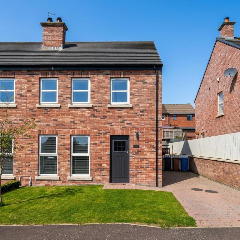 32 Millbank Grove, Ballynahinch, BT24 8WQ