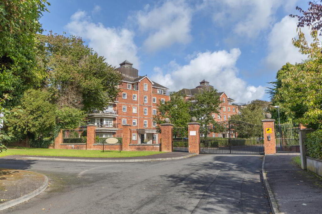 The Penthouse, 18 Seafields Court, Warrenpoint, Newry, BT34 3XB