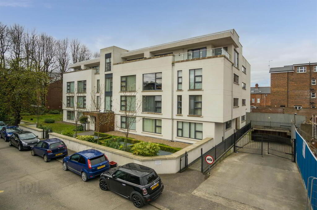 17 Stratfield House, Wellington Park Terrace, Belfast, BT9 6DR